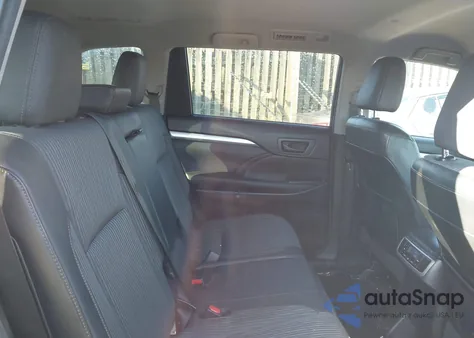 2015 Toyota Highlander Le Plus V6 z USA, uszkodzony, nr VIN 5TDZKRFHXFS096891